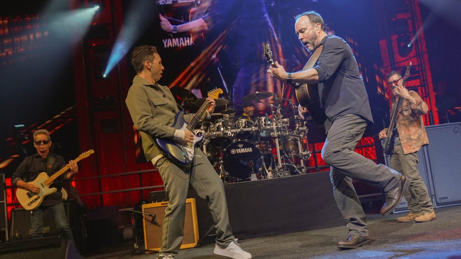 Regardez Cory Wong et Trombone Shorty électriser le spectacle du groupe Dave Matthews au MSG