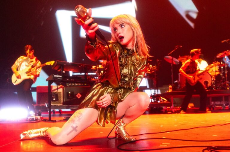 Paramore abandonne le concert iHeartRadio ALTer Ego et efface ses réseaux sociaux