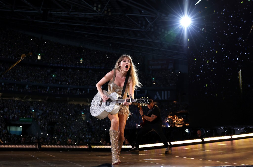 Taylor Swift domine et double dans les charts australiens