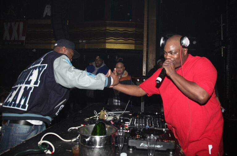 50 Cent, DJ Premier, Chuck D et plus réagissent à la mort de DJ Mister Cee