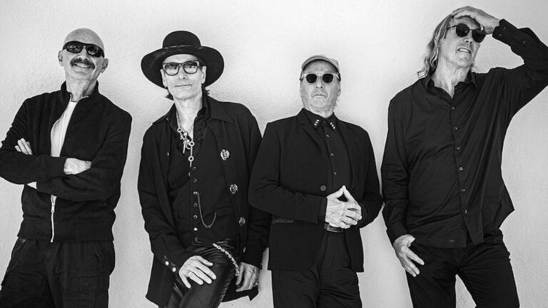 Les musiciens de King Crimson, le supergroupe BEAT de Steve Vai et Danny Carey annoncent leur tournée nord-américaine d'automne 2024