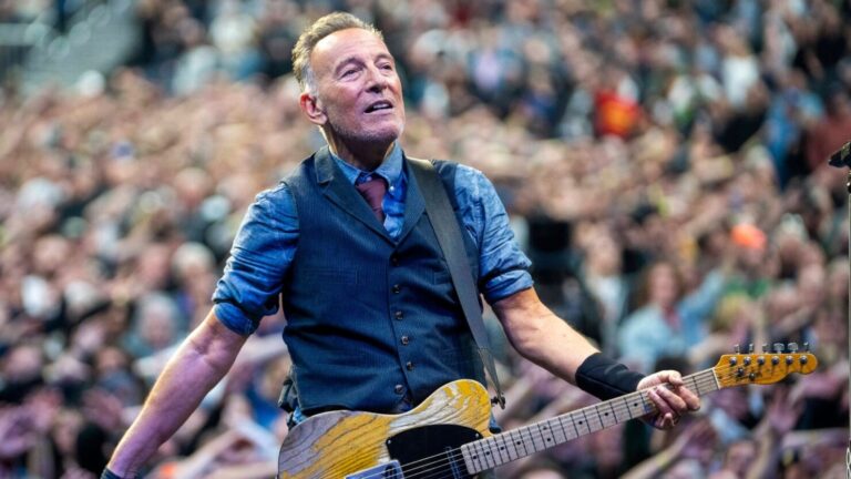 Bruce Springsteen dévoile la couverture du revival de Creedence Clearwater à Cork, en Irlande