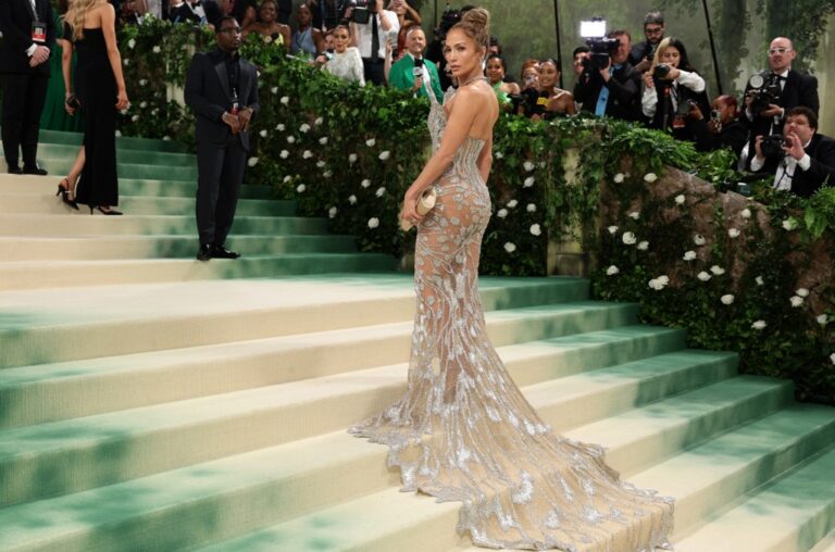 J.Lo, Bad Bunny, Shakira et plus au Met Gala 2024 : les meilleurs looks des stars de la musique latine