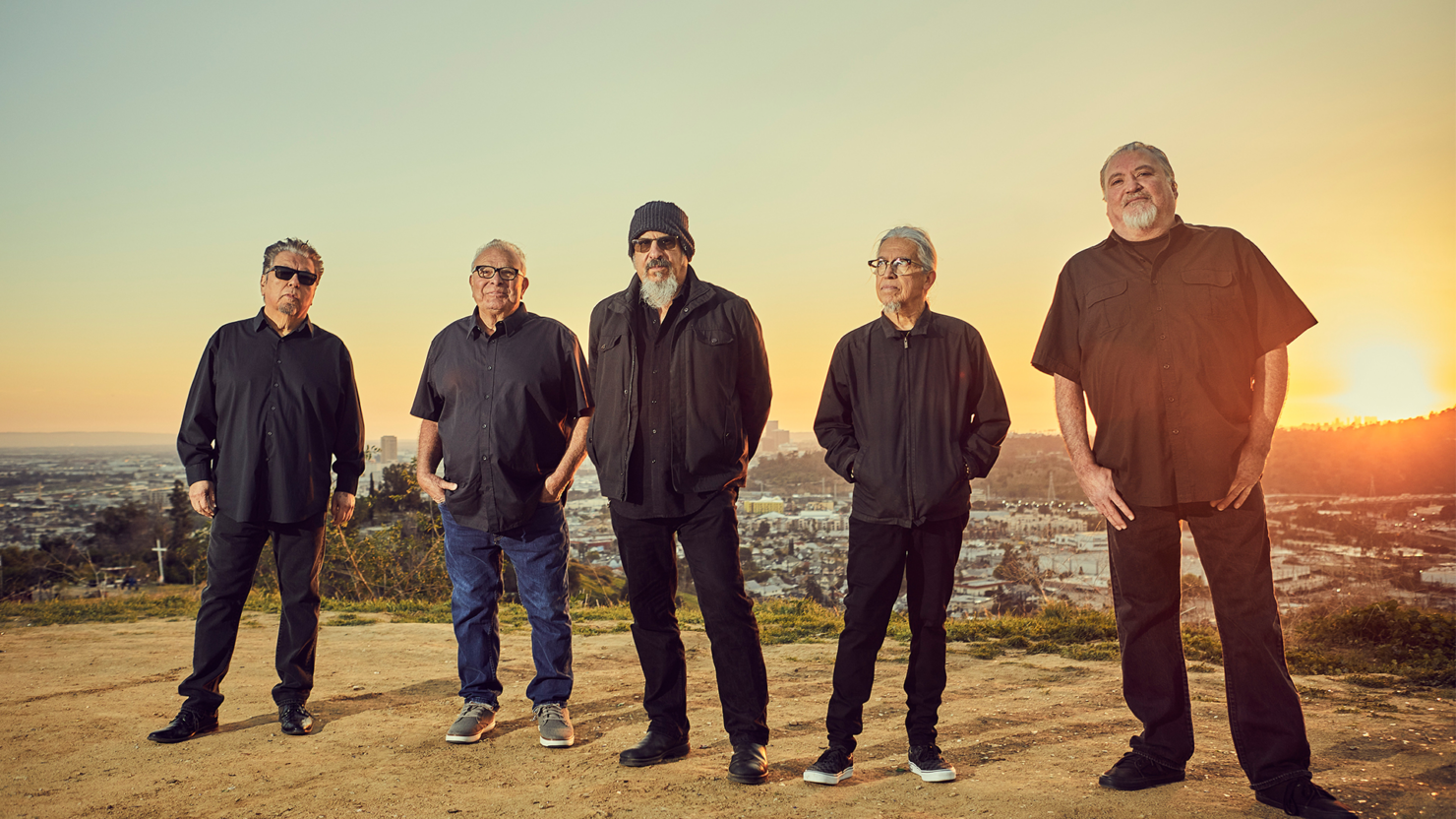 Los Lobos étend sa tournée pour son 50e anniversaire jusqu'à l'automne 2024