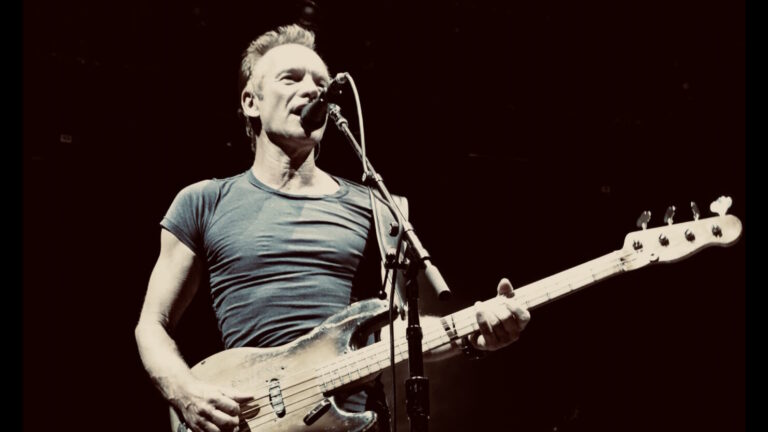 Sting intègre plusieurs raretés policières et solo dans l'ouverture de la tournée Sting 3.0 Trio