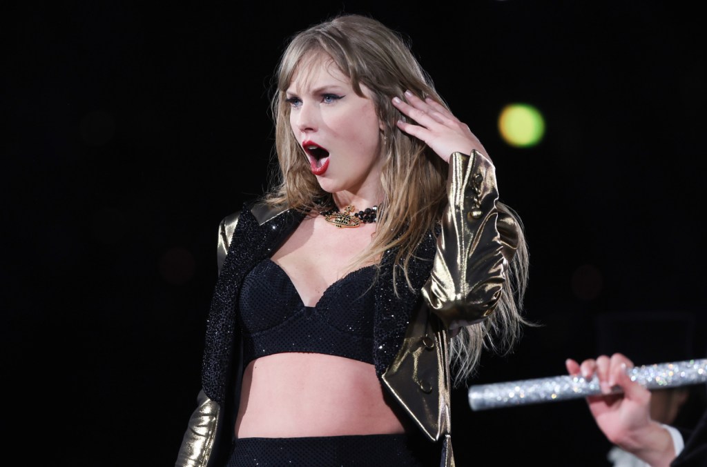 Taylor Swift lance « Coupable comme un péché ? »  Live à la guitare à Stockholm : « Une de mes chansons préférées » des « Poètes torturés »