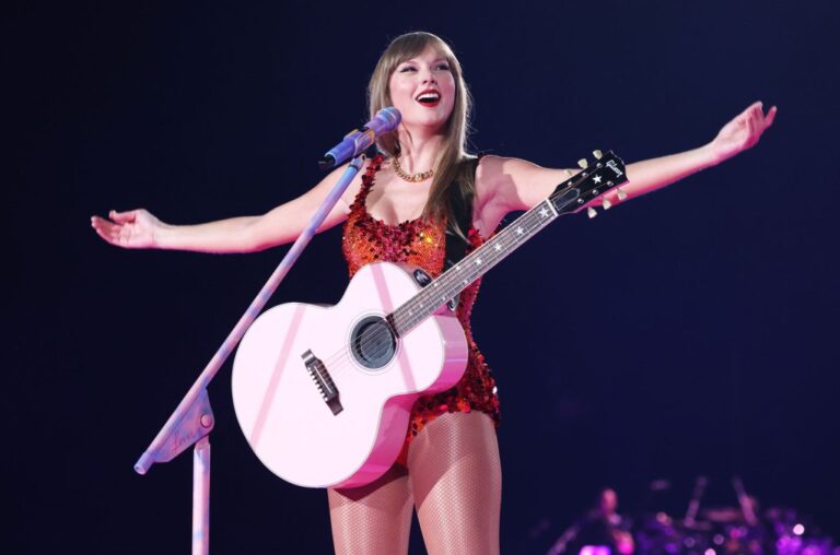 Taylor Swift retient Dua Lipa dans la course aux albums australiens