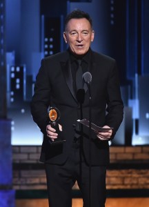 Bruce Springsteen accepte un Special Tony Award sur scène lors de la 72e édition des Tony Awards au Radio City Music Hall le 10 juin 2018 à New York.