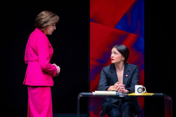 Deux députées démocrates de générations différentes s'affrontent dans « N/A » Off-Broadway au Newhouse Theatre du Lincoln Center