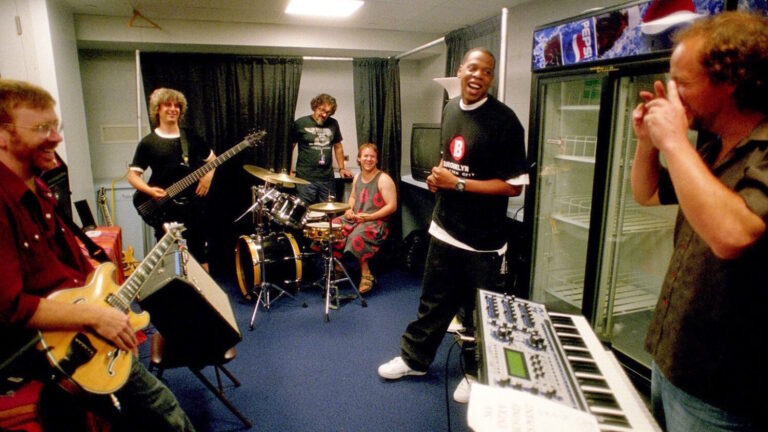 Jay-Z fait équipe avec Phish au Keyspan Park de Brooklyn en 2004