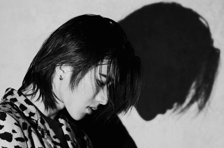 KUN explique comment le single collaboratif de Versace « Afterglow » donne le coup d'envoi de son « nouveau chapitre de la musique » : exclusif
