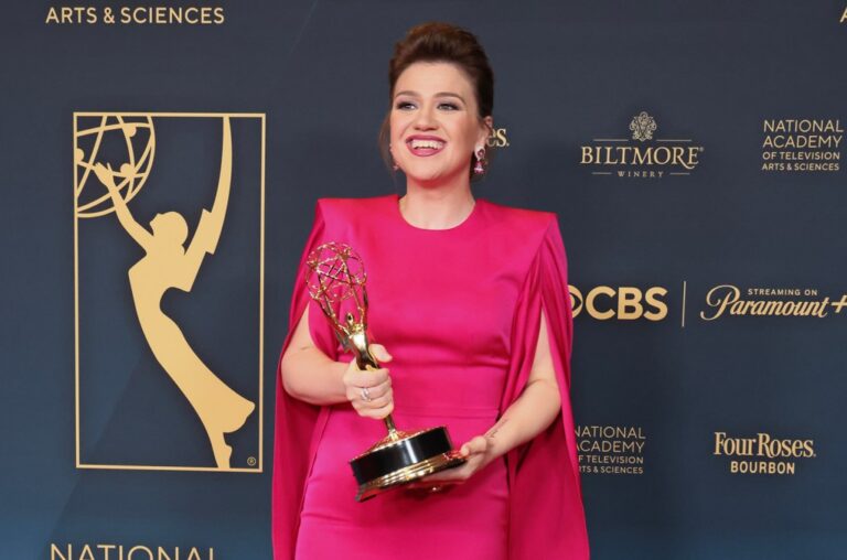 Kelly Clarkson en gagne un et en perd un aux Daytime Emmys 2024