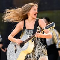 Taylor Swift célèbre son 100e concert sur la tournée The Eras : « L'aventure d'une vie »