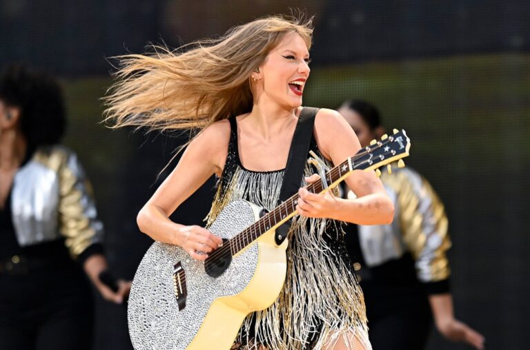 Taylor Swift célèbre son 100e concert sur la tournée The Eras : « L'aventure d'une vie »