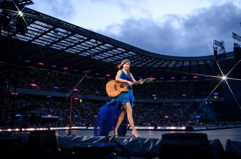 Taylor Swift donne à « This Is What You Came For » ses débuts sur la tournée Eras : « Un peu inattendu »