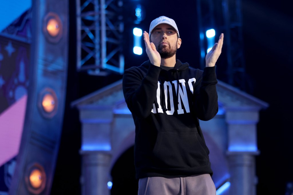 Eminem annonce la date de sortie de son album « The Death of Slim Shady » avec une bande-annonce horrifiante