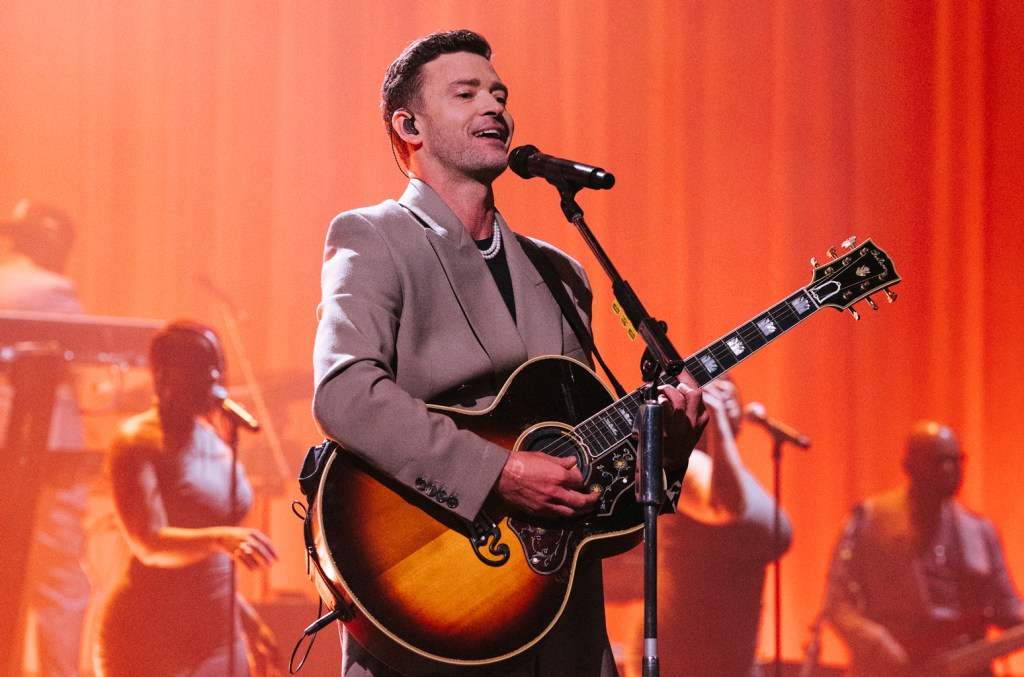 Justin Timberlake fait une blague sur scène faisant référence à son arrestation pour CFA lors d'un concert à Boston