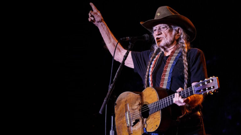 Willie Nelson annule sa participation à la tournée Outlaw Festival dans le Massachusetts